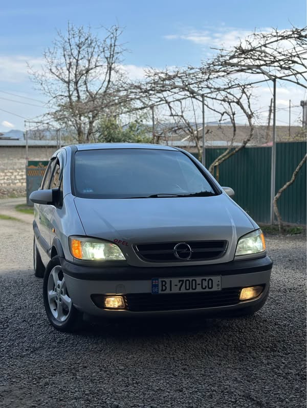 Avtomobil