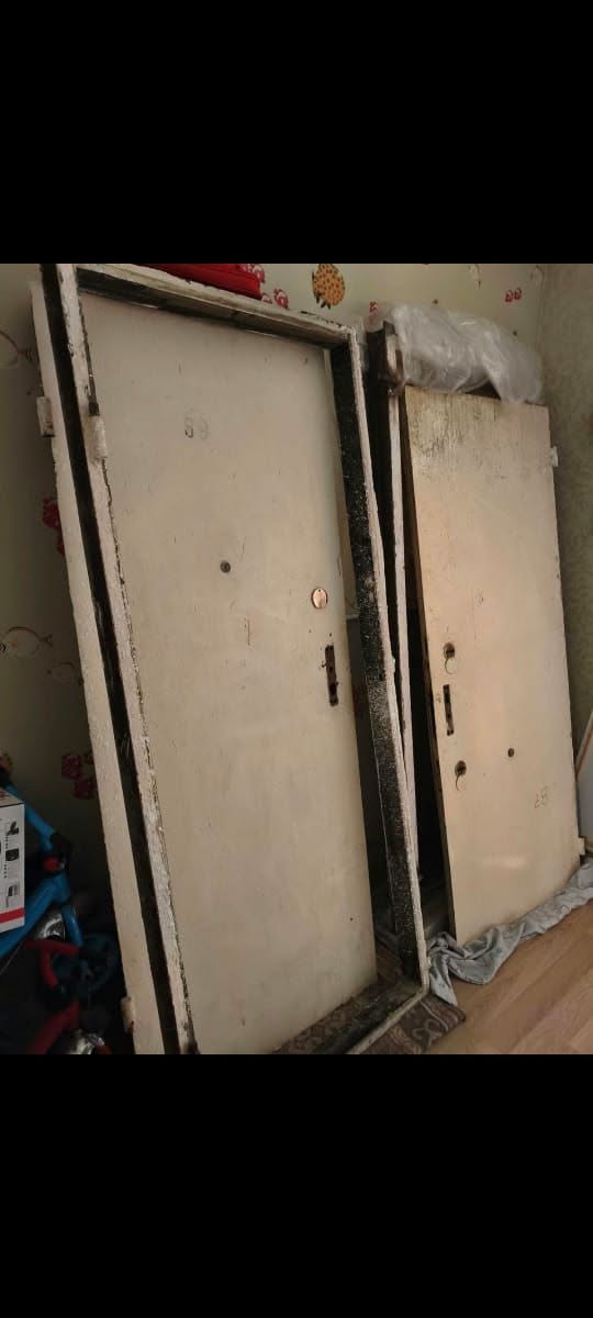 Demir kapı satılır 2 adet. Ölçü - 100₼