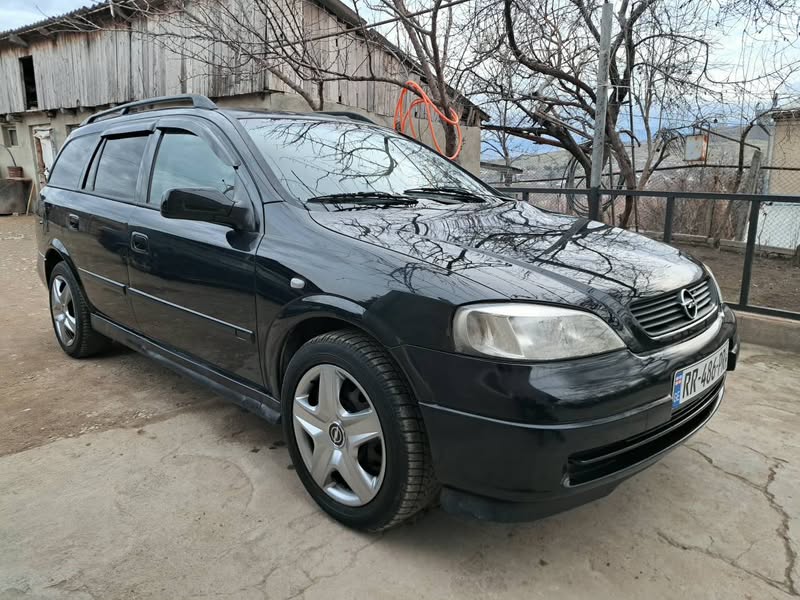 Avtomobil