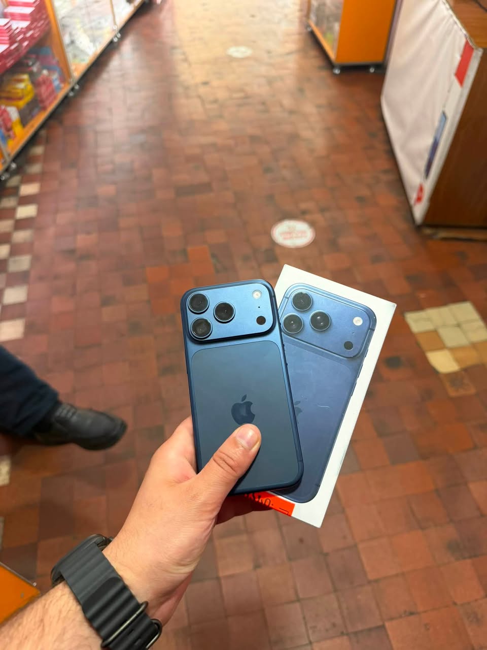 🔥 იყიდება iPhone 17 Pro — — 3,300₾