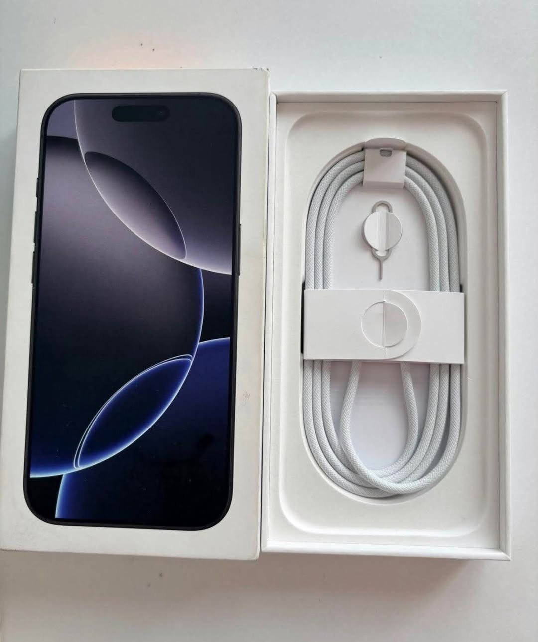 Iphone-ს ორიგინალი ახალი კაბელი 40 ლარად,ვარკეთილშია.