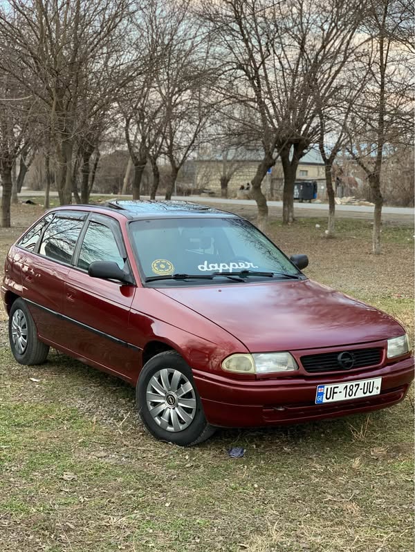 Avtomobil