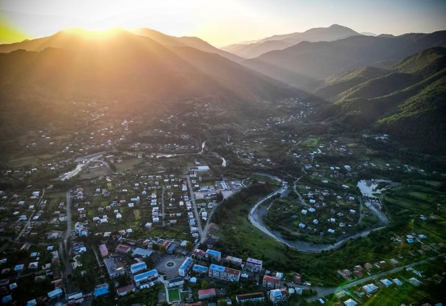 დავდივართ დალაგებებზე,ვალაგებთ სახლებს,აგარაკებს,დიდ ობიექტებს,ჩვენივ…