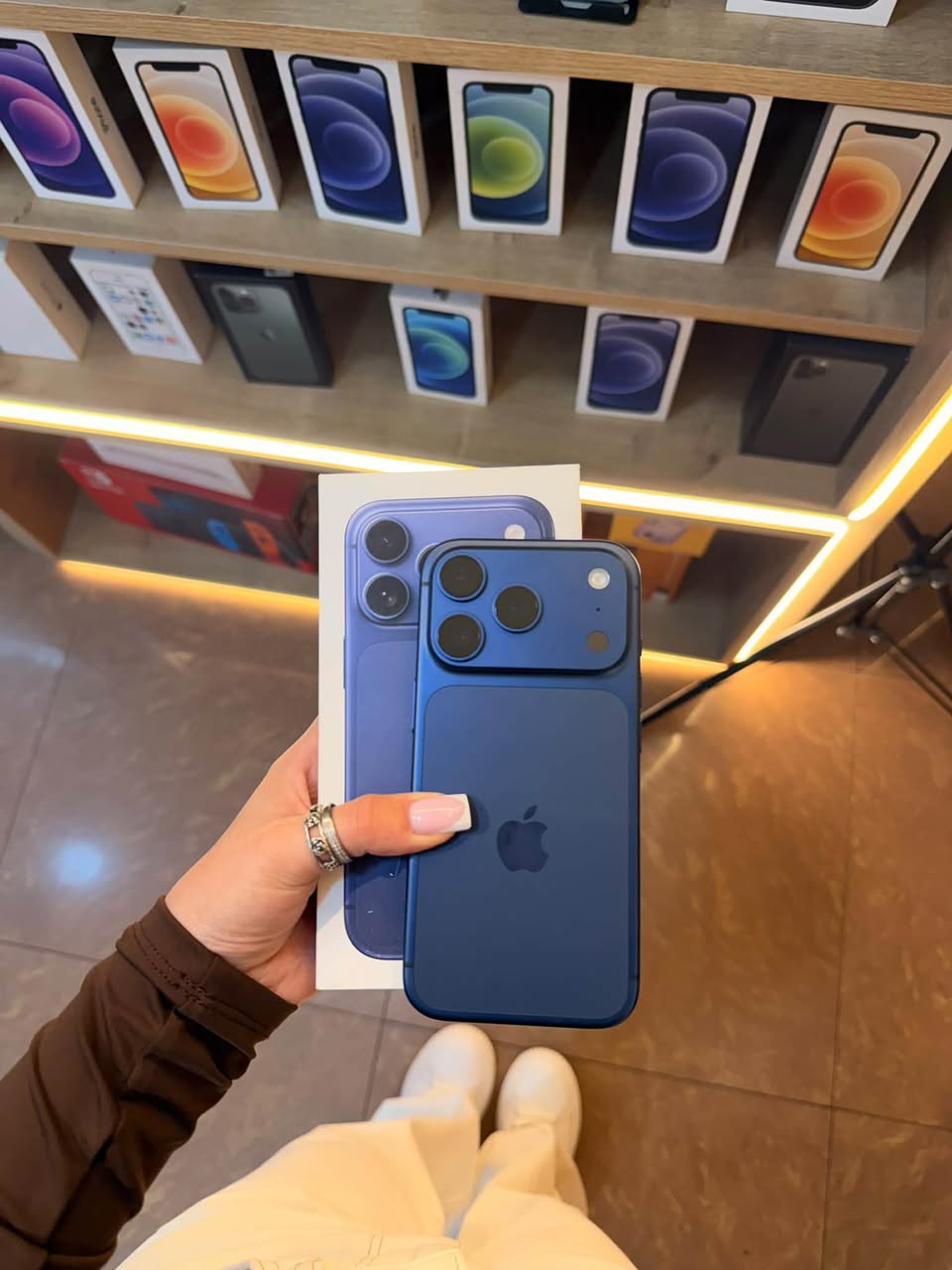 iPhone 17 Pro սինիմ կարմիր գուգուն՝ 256 — 410 000 մծ
