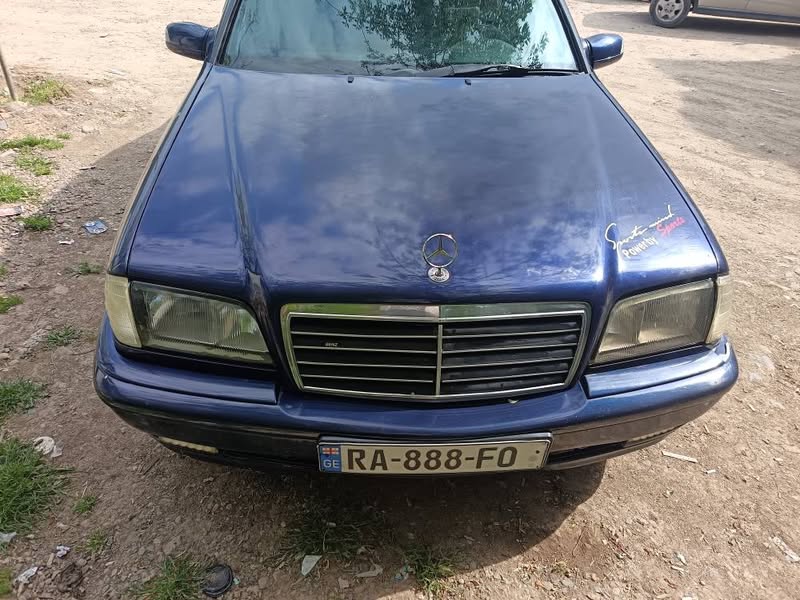 Avtomobil