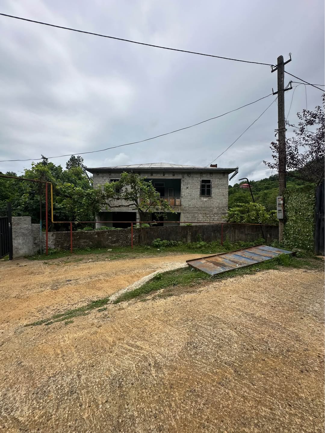 🏡 იყიდება სახლი და მიწის ნაკვეთი