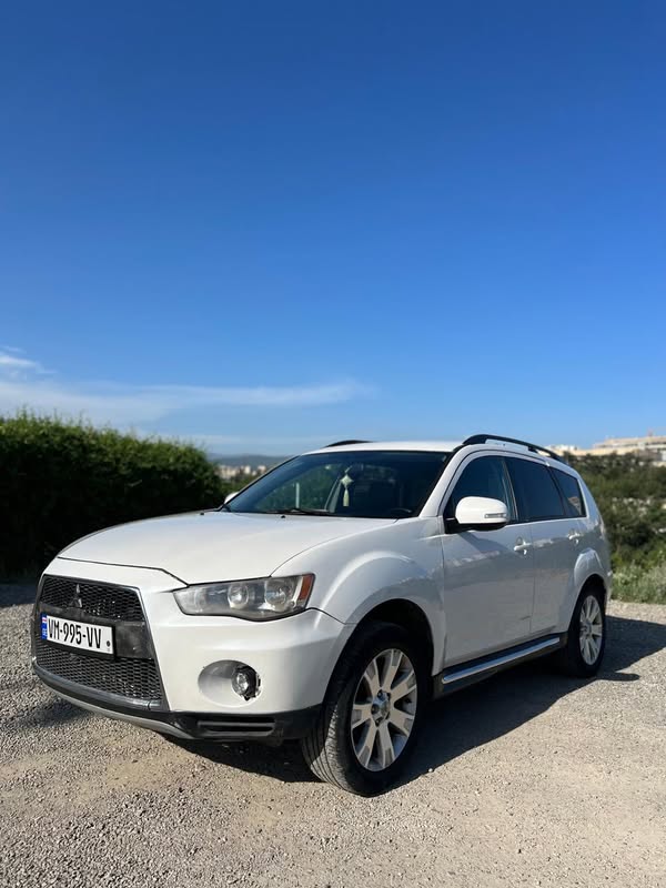 Avtomobil 2010 — 246,000$