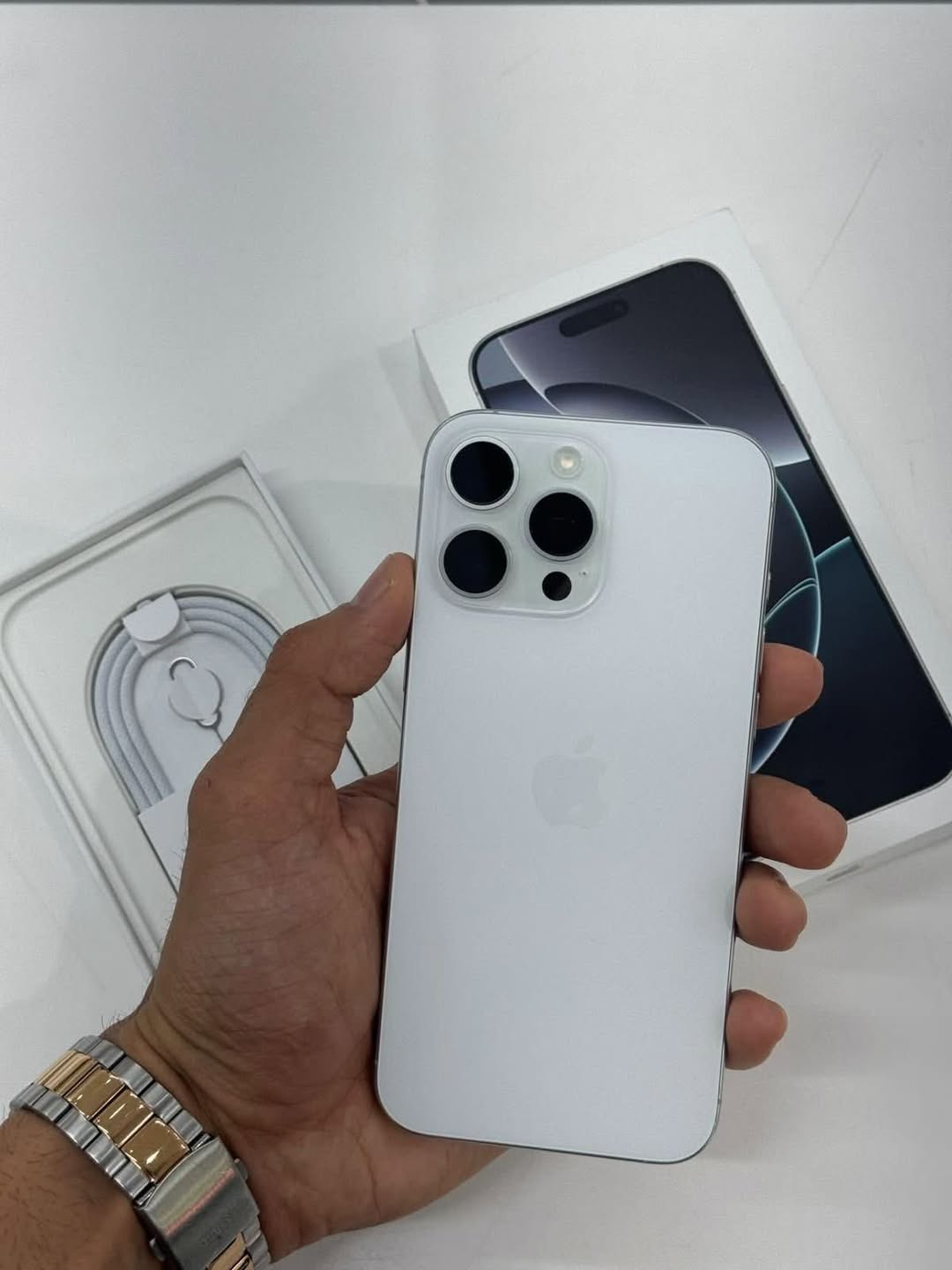 iPhone 16 Pro Max 256GB, battery 92%