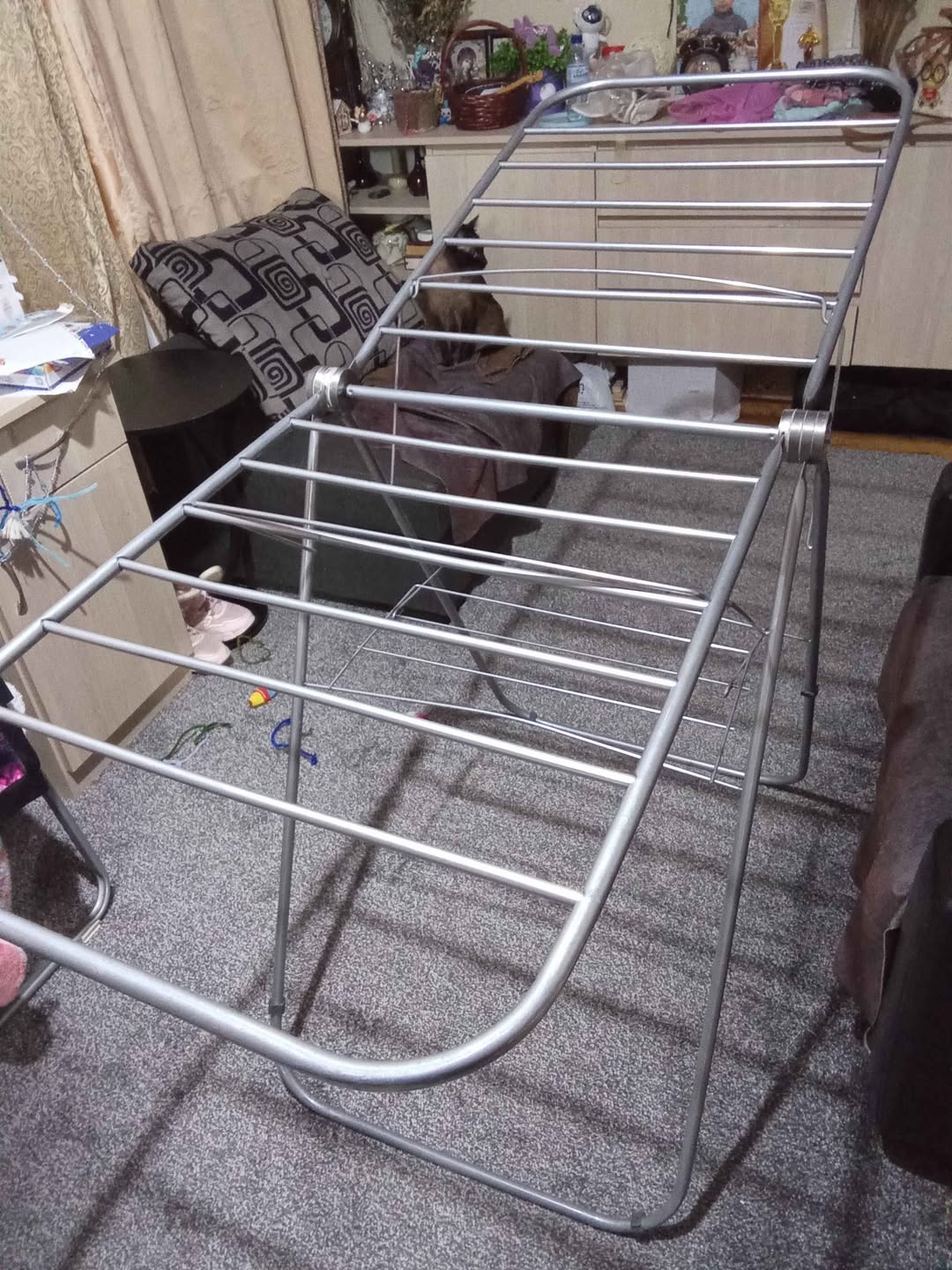 Folding metal clothes drying rack