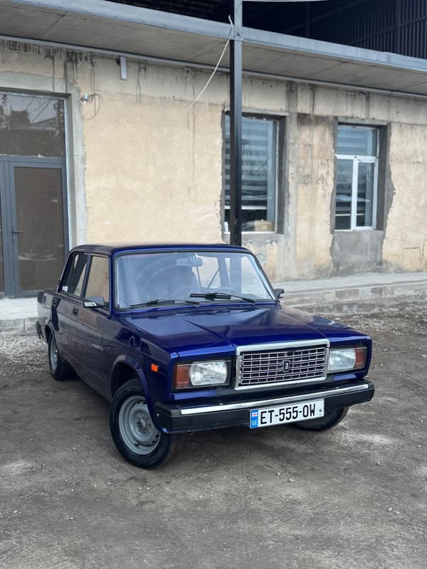 Avtomobil