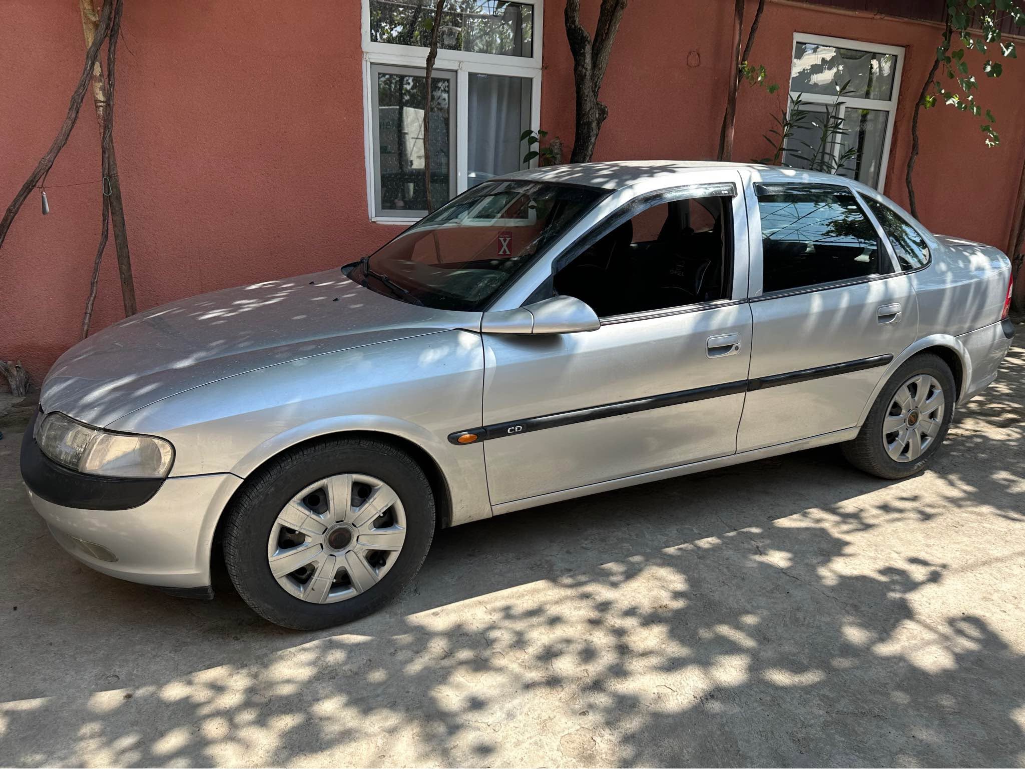 Avtomobil 1998 — 2300$