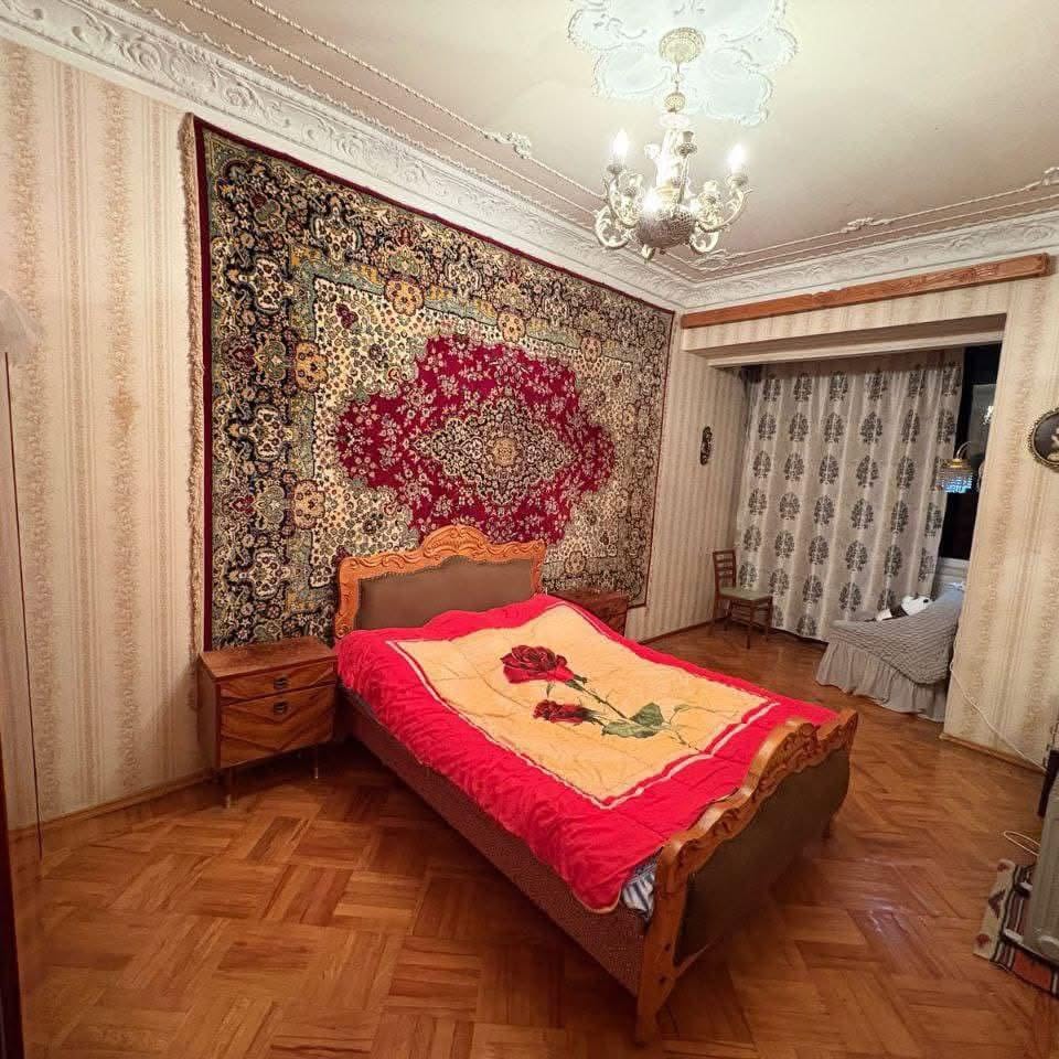 Продается 4-комнатная квартира, Кутаиси