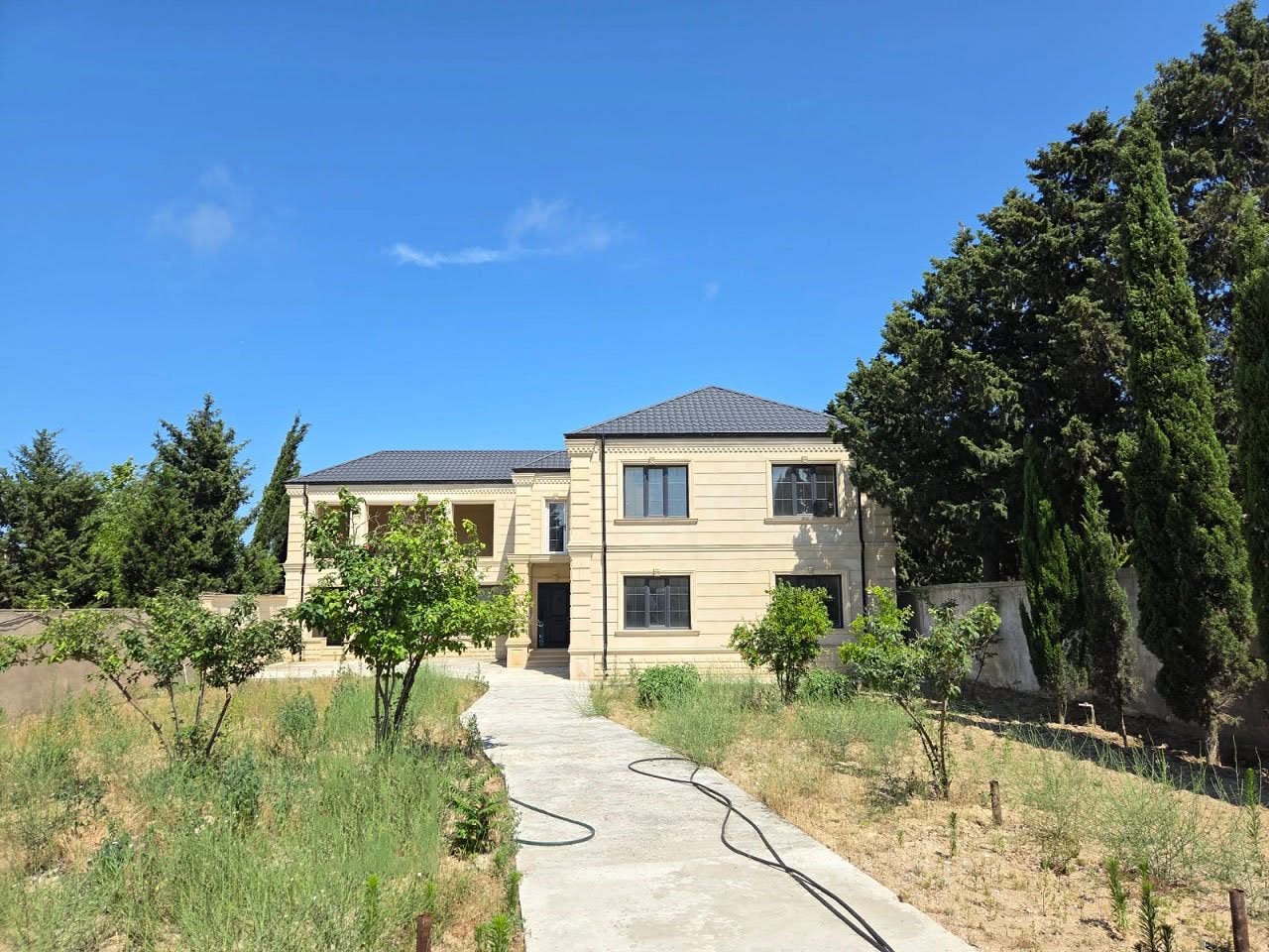 Həyat evi, Bakı - 340.000 manat