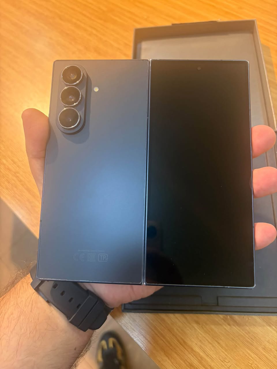 Samsung ZFold 7 12/256gb zavode 300.000.
