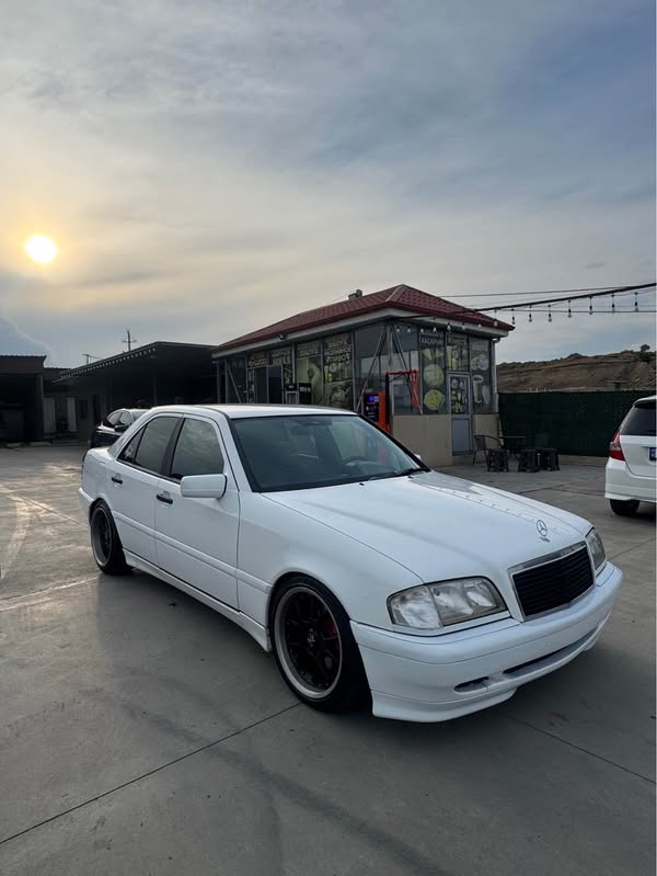 Автомобиль 1997 — 4300 долларов