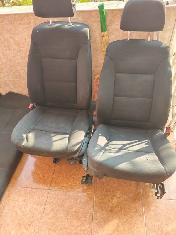 Avtomobil