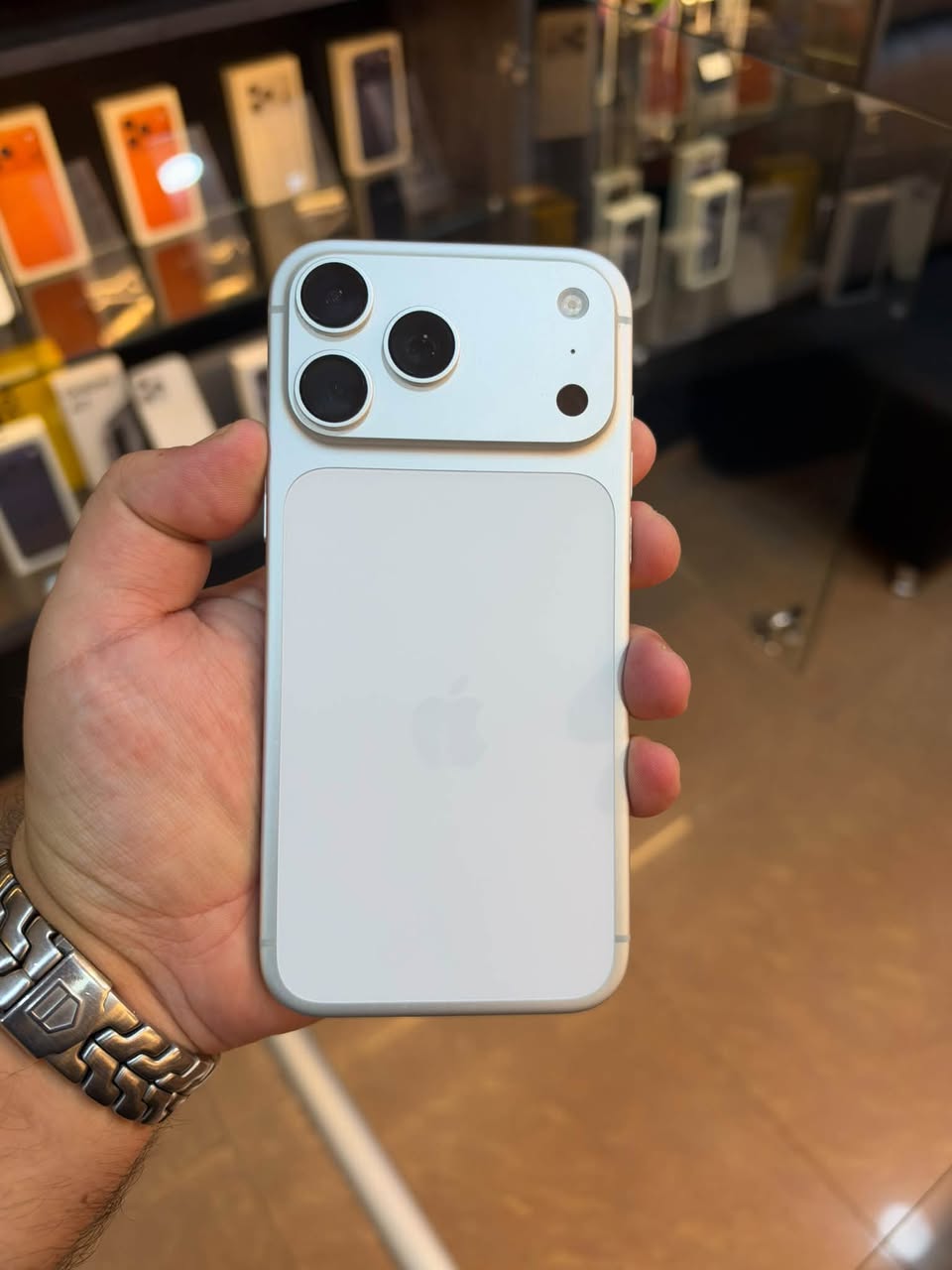 17 pro max spitak 256gb 92% — 380,000֏