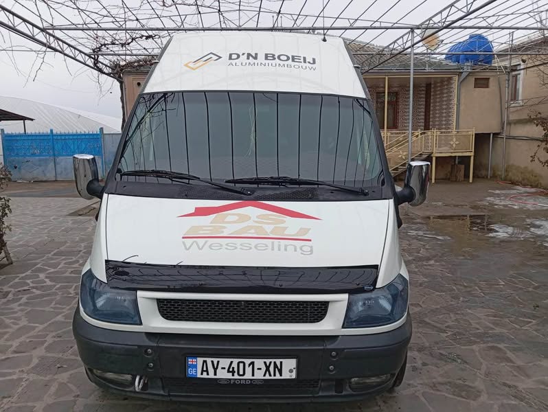 Avtomobil