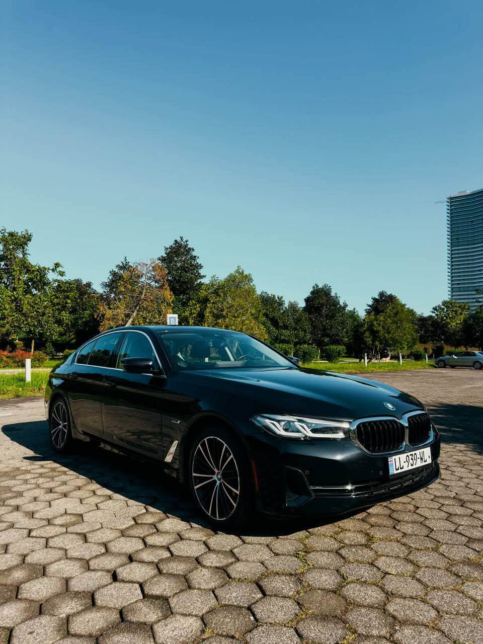 BMW 530e 2022 — 31,000$
