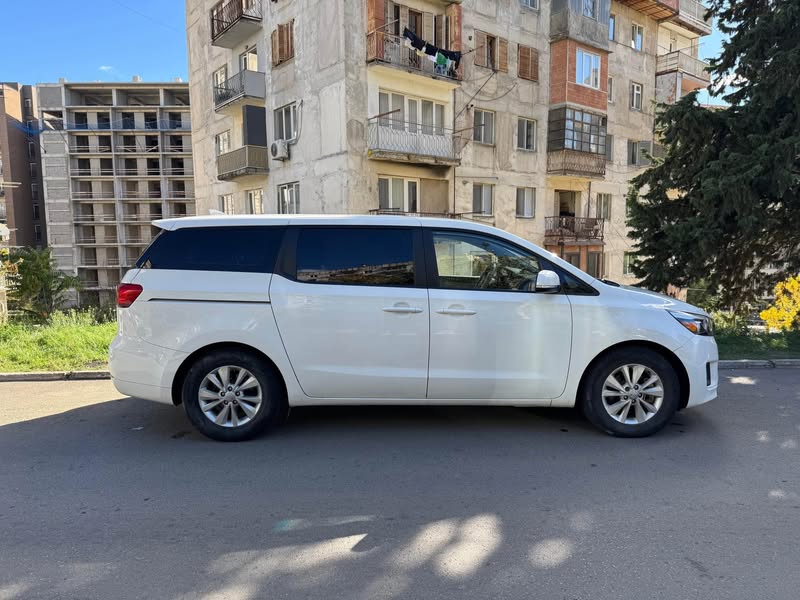 Avtomobil