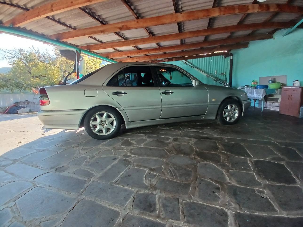 Car 1997, 2.4 engine