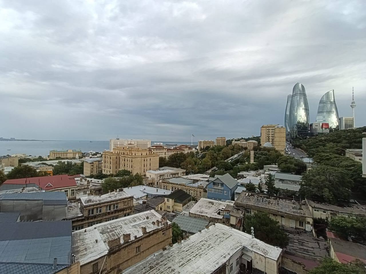 Վարձակալության է հանձնվում 3 սենյականոց բնակարան, Բաքու — 1,600 ₼