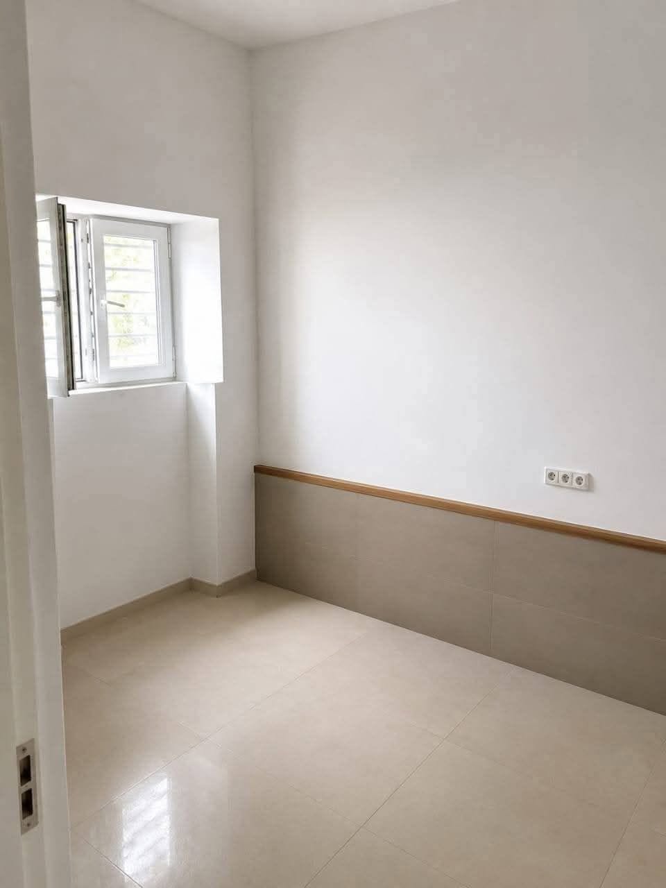 🏢 იყიდება 90 მ² კომერციული შენობა