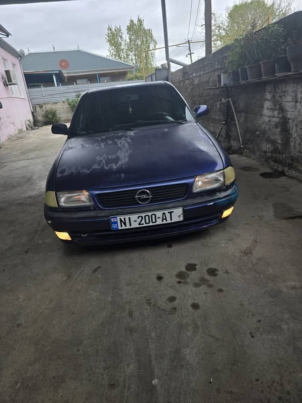 Avtomobil