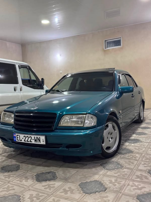 Avtomobil 1998
