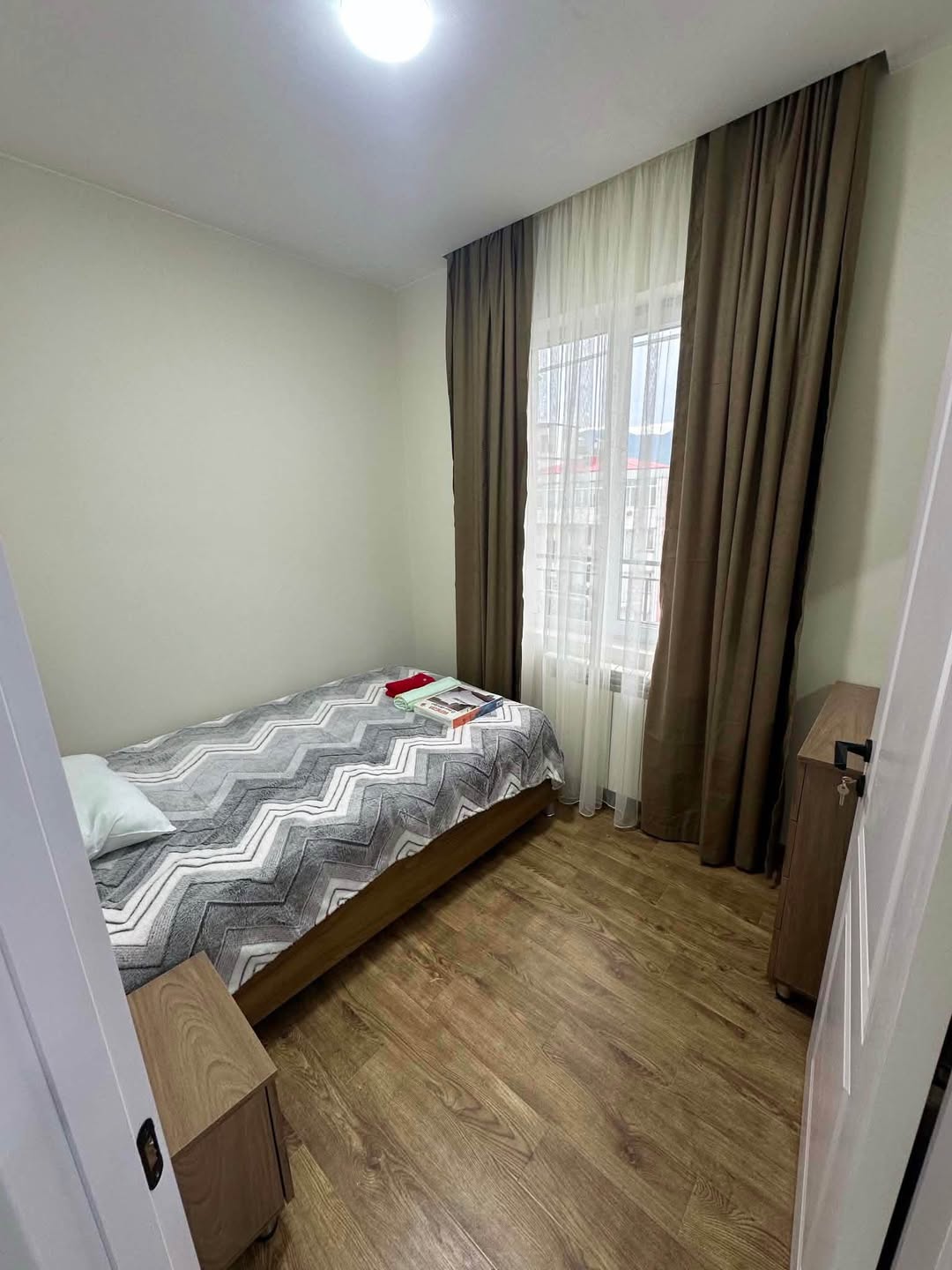 Шавшети 24 50 квадратов 2 спальни — 550$