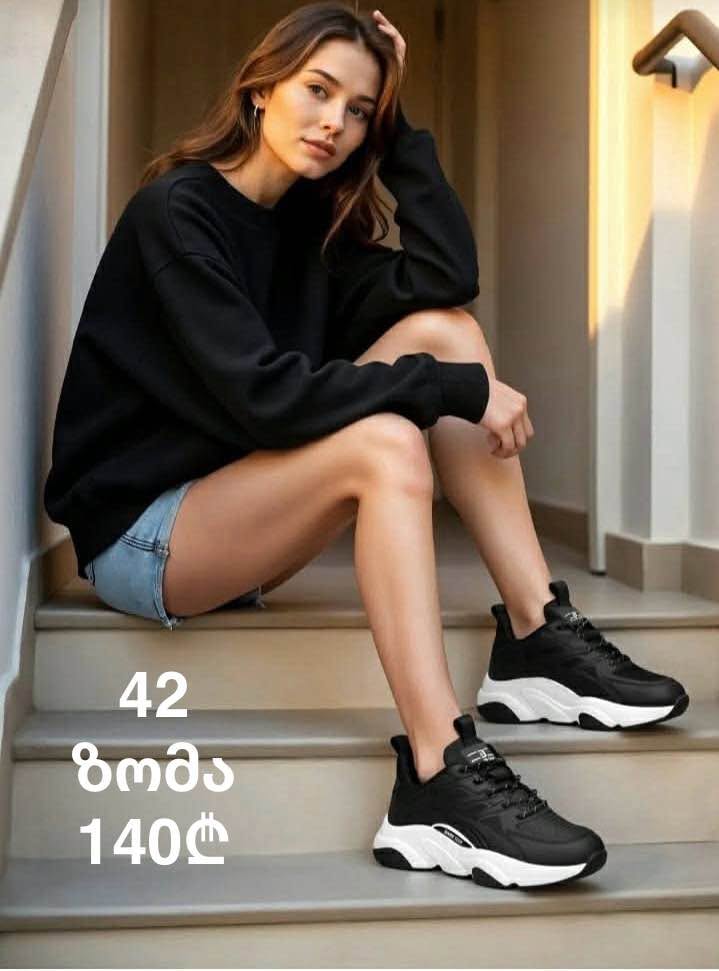 შავ-თეთრი სპორტული ფეხსაცმელი, 42 ზომა