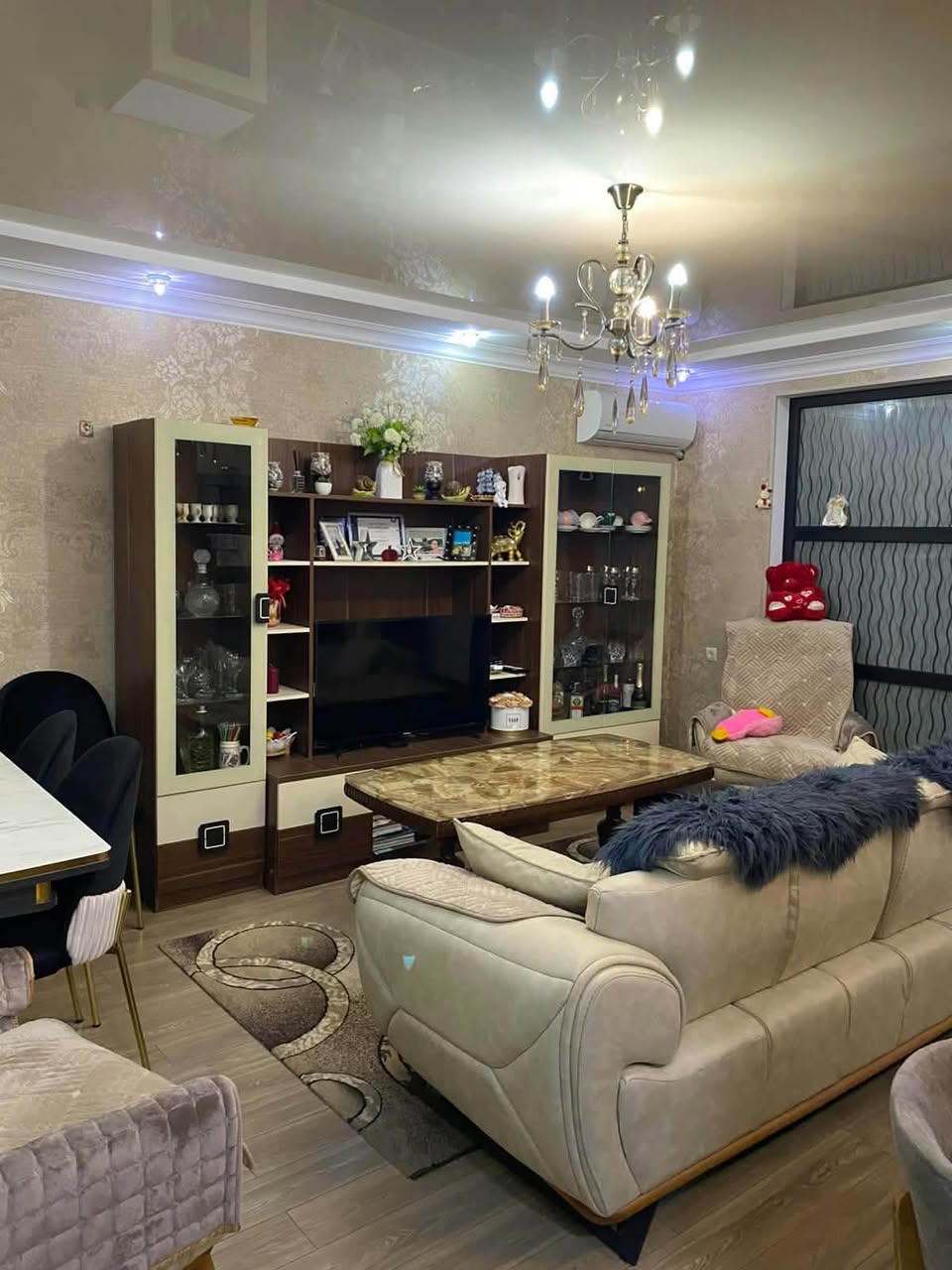 იყიდება 4-ოთახიანი ბინა, გორი — $90,000