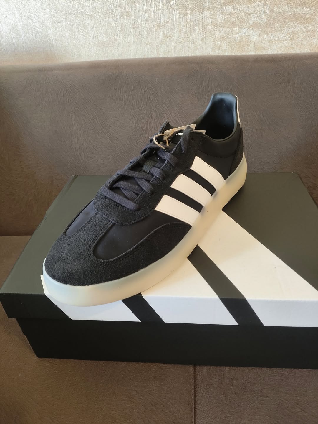 Adidas-ის ახალი და ორიგინალი კედი -