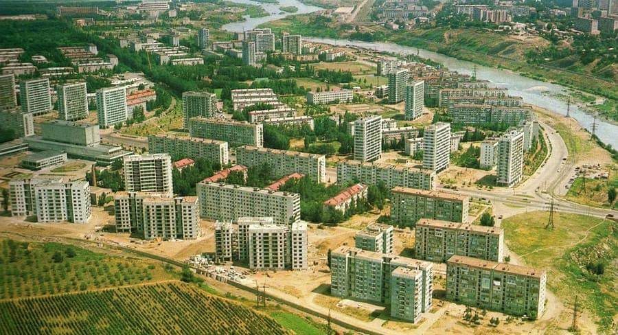 გამარჯობა 🌸 I ვარ მუსიკის მასწავლებელი,