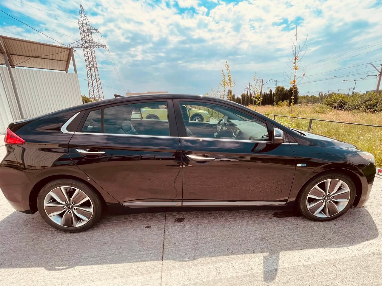 Hyundai Ioniq Hybrid 2019 — 8,200$