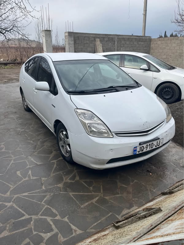 Avtomobil