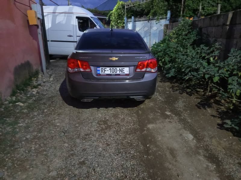 Avtomobil