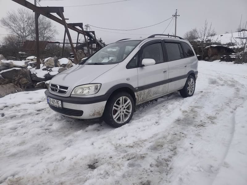 Avtomobil