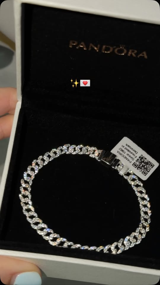 Pandora pavé ჯაჭვის საყურე, ყუთში