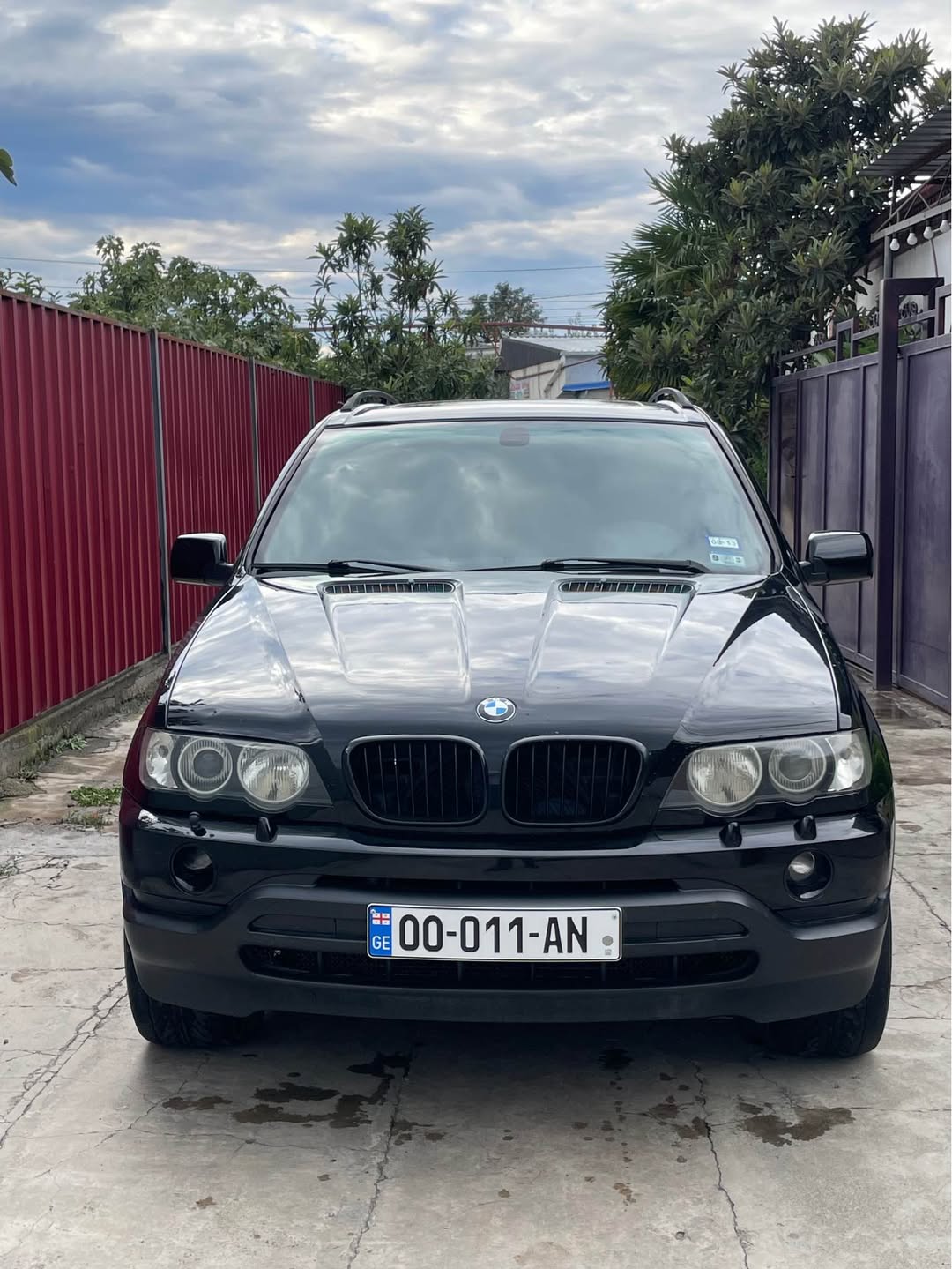 BMW X5 2001 — 4,000$