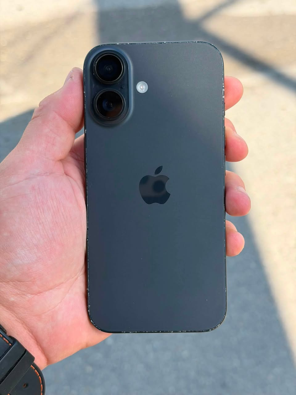 IPhone 16-128 GB. 1050 ლარი შეცვლილია