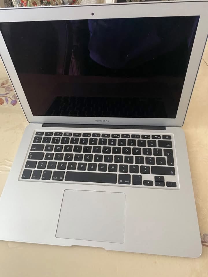 200₾ დღესვე ვინც იყიდის მეჩქარება macboock 2011