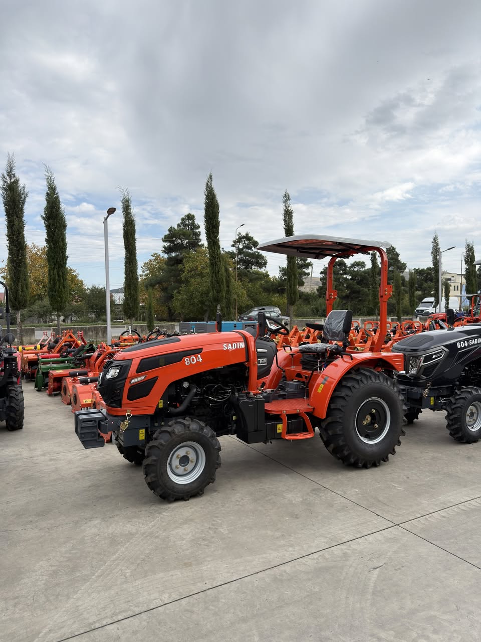 **🚜 სასოფლო-სამეურნეო ტექნიკა ადგილზე — ფართო