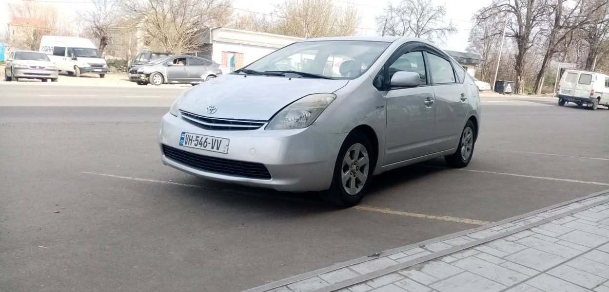 Avtomobil