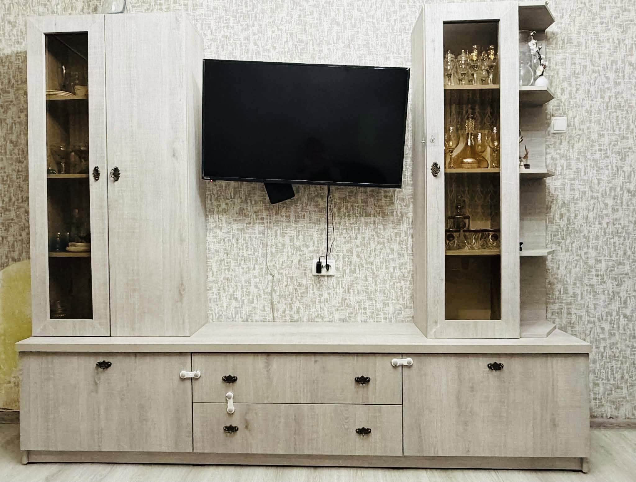 🛋️ Giriş odası duvar rafı mobilyası satılık! ✨ — 900₾