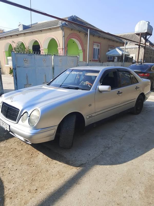 Avtomobil