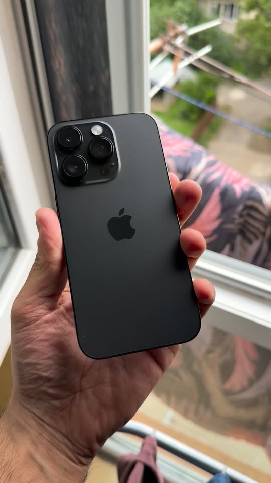 14 pro 256GB работает идеально во всех отношениях. Без нареканий