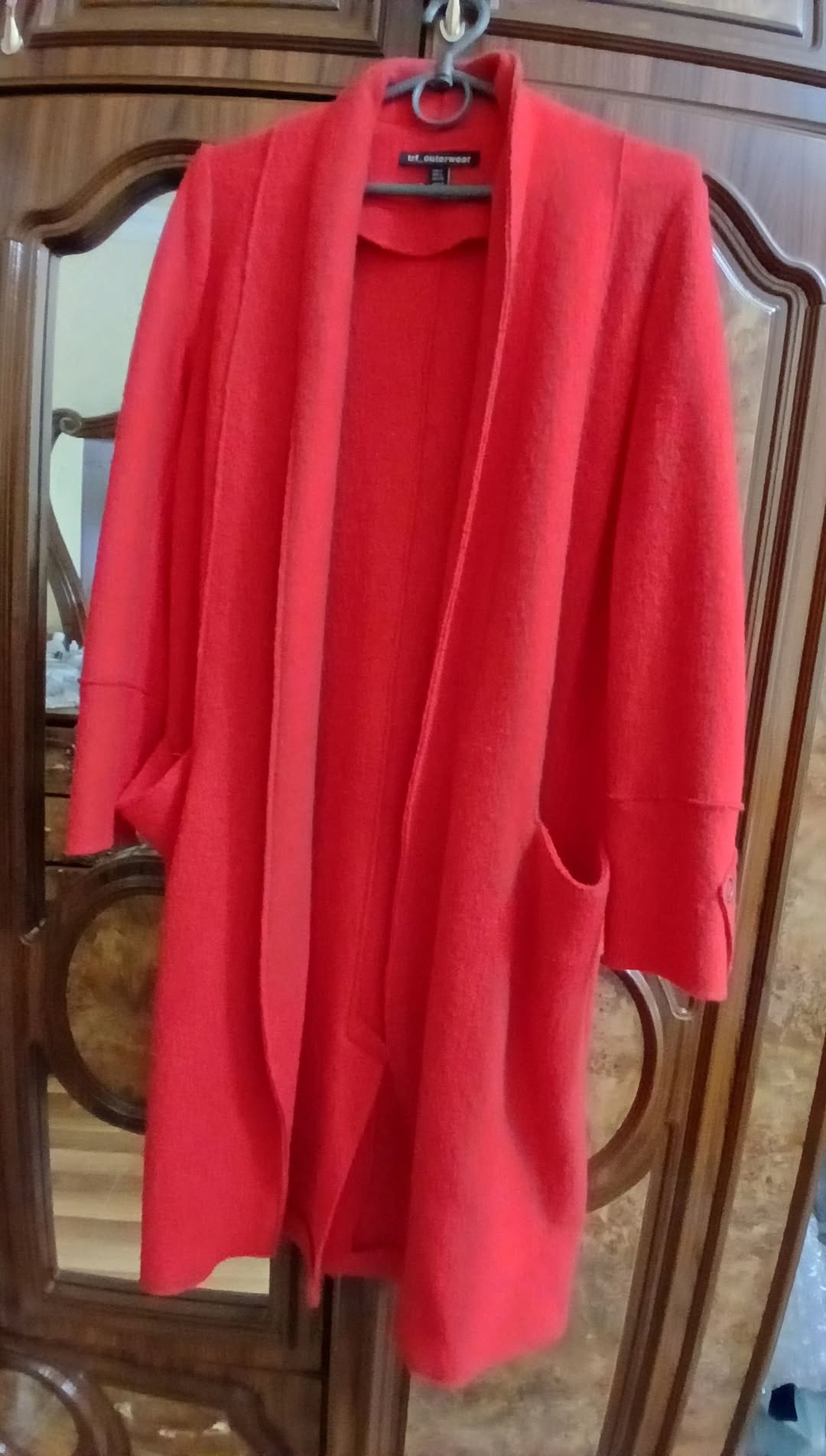 Կարմիր երկար վերարկու, TCF outerwear