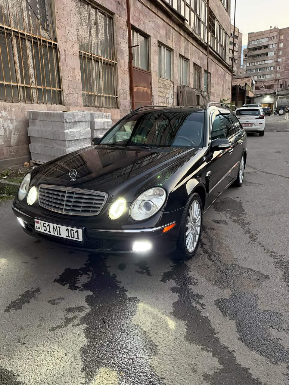 Avtomobil