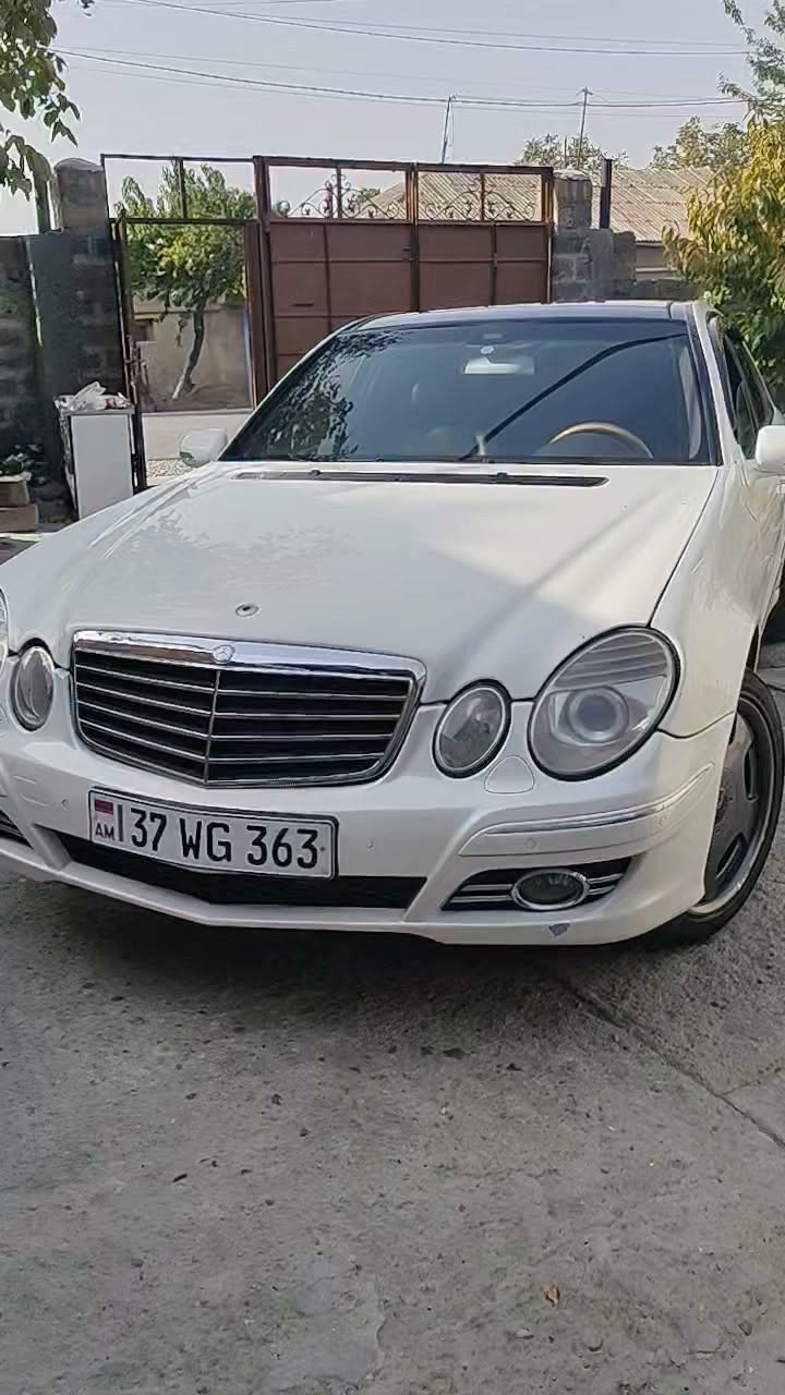Mercedes-Benz E320 — 6,500$